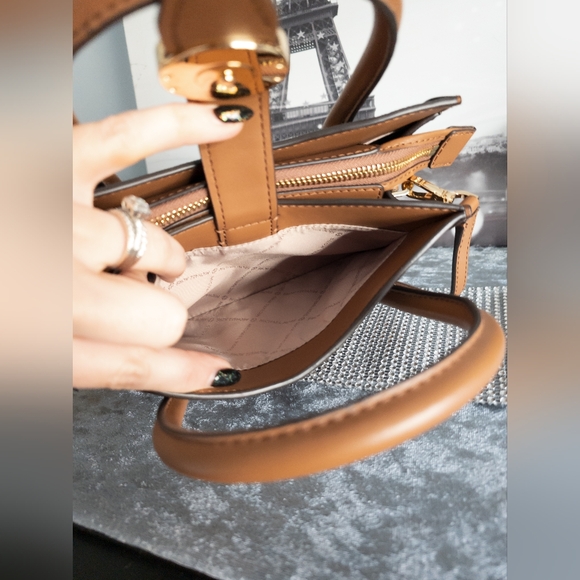 ❗️LOW START❗️Michael Kors Gabby Small Logo Satchel- NWT - Picture 9 of 16